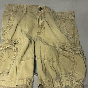 American Eagle Khaki Cargo 🩳
